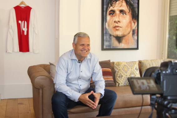 Albert Capellas en la sede de Johan Cruyff Institute.
